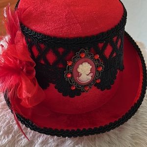 Red Gothic 🎩 Hat